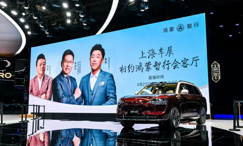 “三冠王”问界M9升级归来！2025款以安全科技征服高端市场