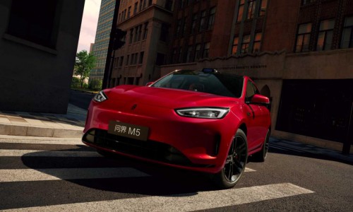 问界新M5 Ultra对比Model Y：谁才是更懂中国用户的智能出行伙伴？