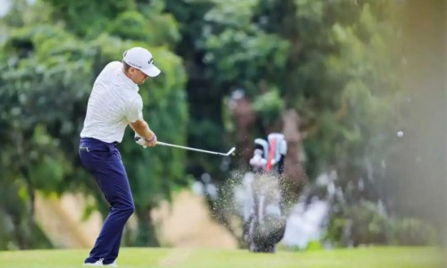 高尔夫18洞外的商业智慧：尊界S800为何成为精英人群的身份共识？